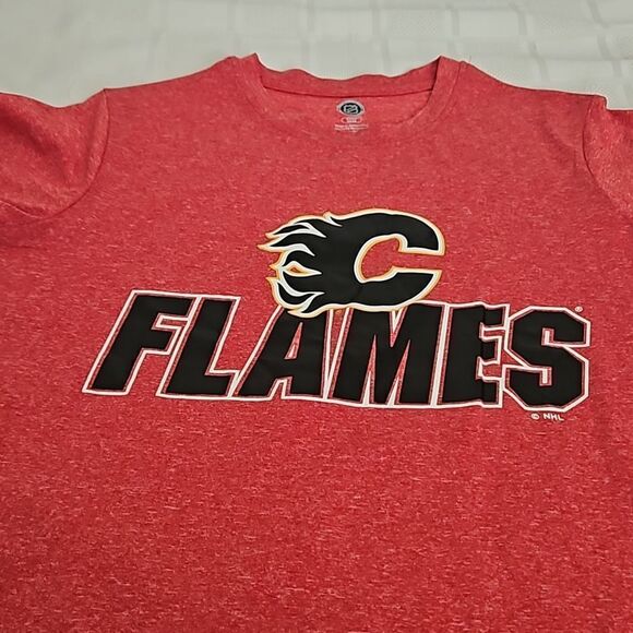 NHL Women's Hockey Logo Calgary Flames Short Sleeves T-Shirt Small - Picture 14 of 16